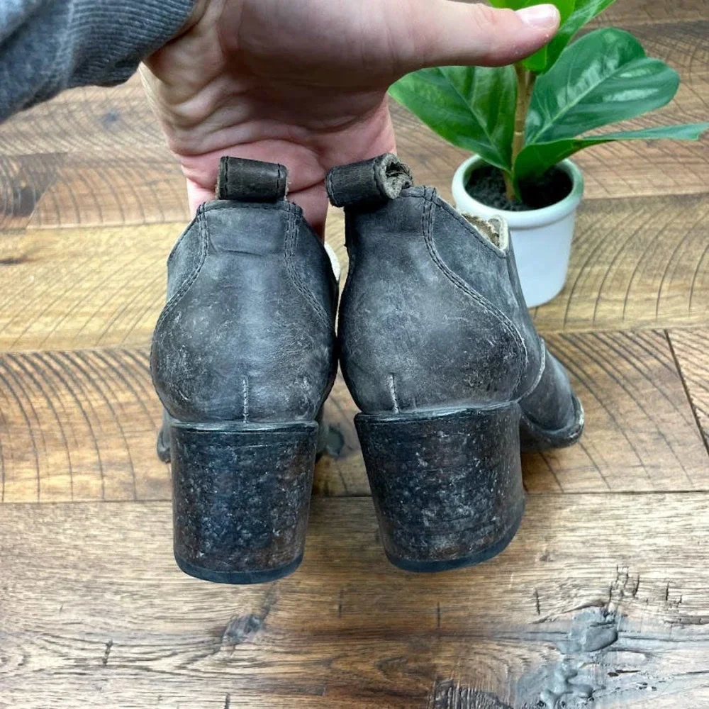 Stylish Black Ankle Boots - Picture 4 of 8